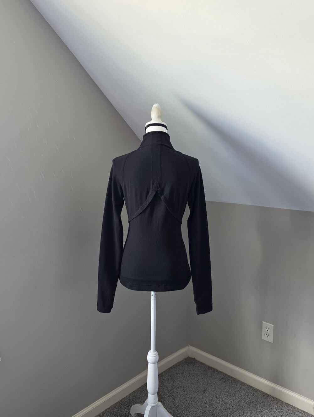 Lululemon Lightly Jacket - Picture 2 of 4